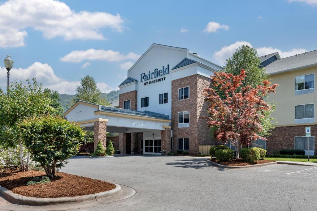 a front view of a hotel with a parking lot at Fairfield Inn & Suites Cherokee in Cherokee