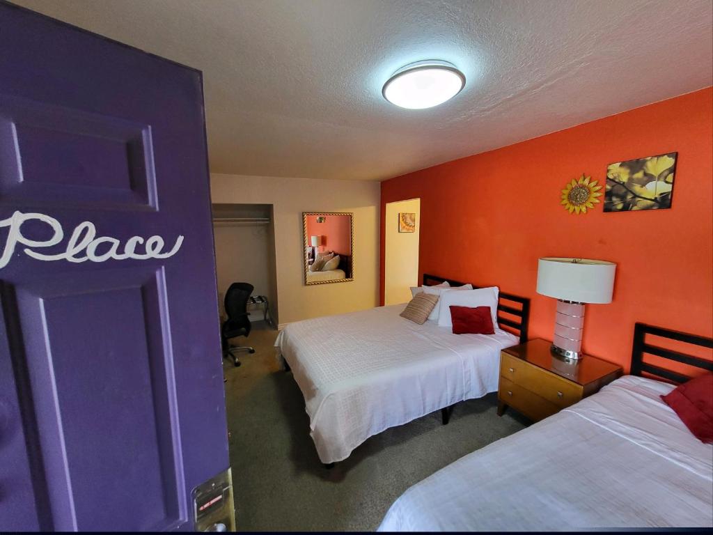 Rose's Motel photo
