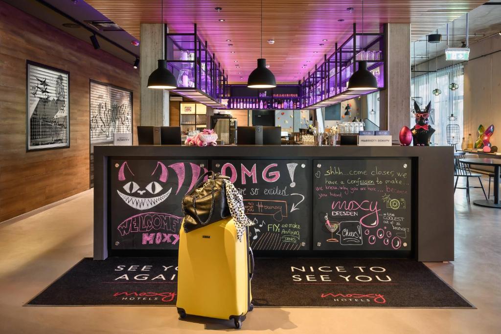 Moxy Dresden Neustadt - Resim 8