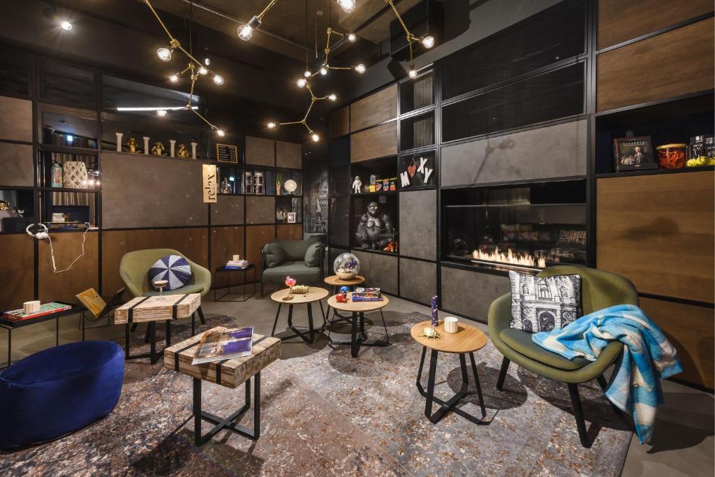 Moxy Dresden Neustadt - Resim 17