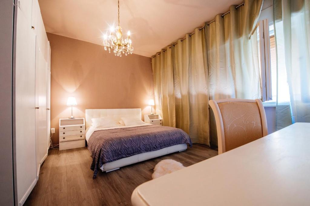 Postel nebo postele na pokoji v ubytování Golden Bridge Apartment with private parking