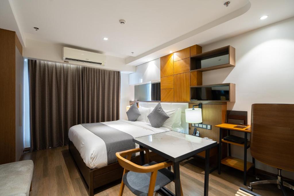 TV a/nebo společenská místnost v ubytování One Euphoria Luxe Hotel