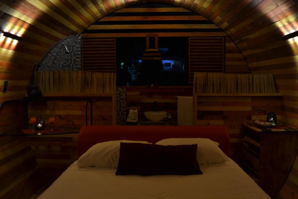 Postel nebo postele na pokoji v ubytování HOTEL EXTASIS ZIPOLITE nudista