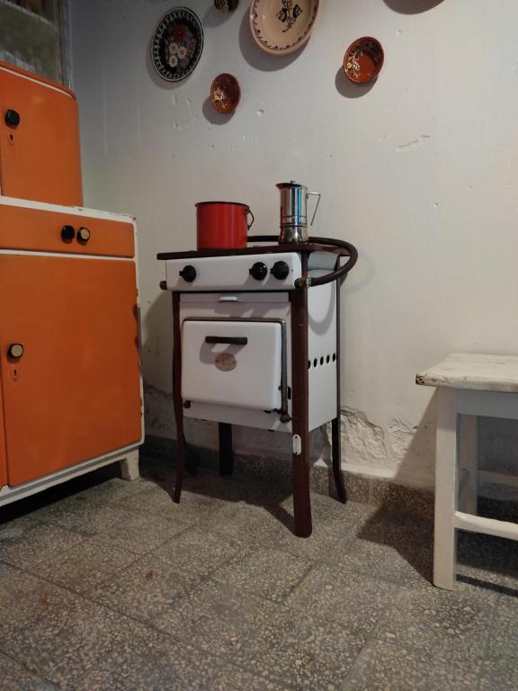 A kitchen or kitchenette at Kenderhordó Pihenőház