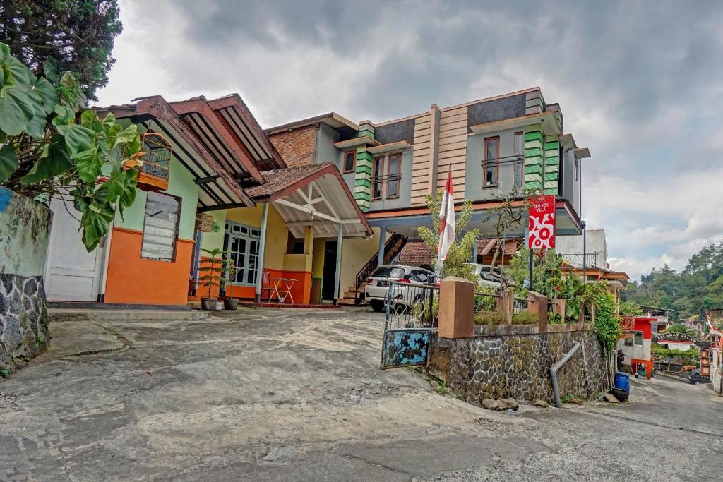 a house on the side of a street at OYO Life 90321 Ken Ken Villa in Batu