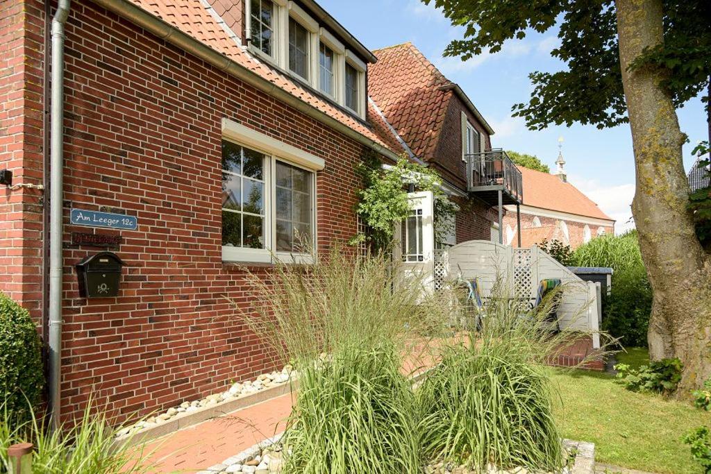 a brick house with two zebras in front of it at Haus Achter de Kark in Krummhörn