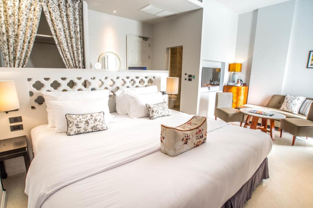 
Junior Suite with Bathtub
