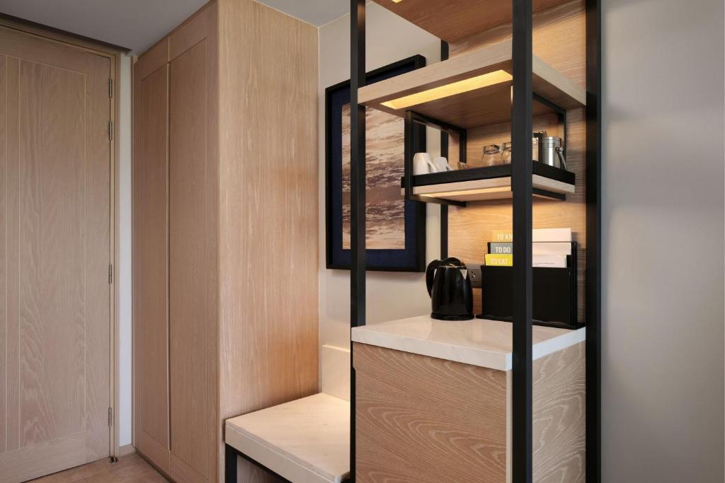 Four Points by Sheraton Phuket Patong Beach Resort - 4