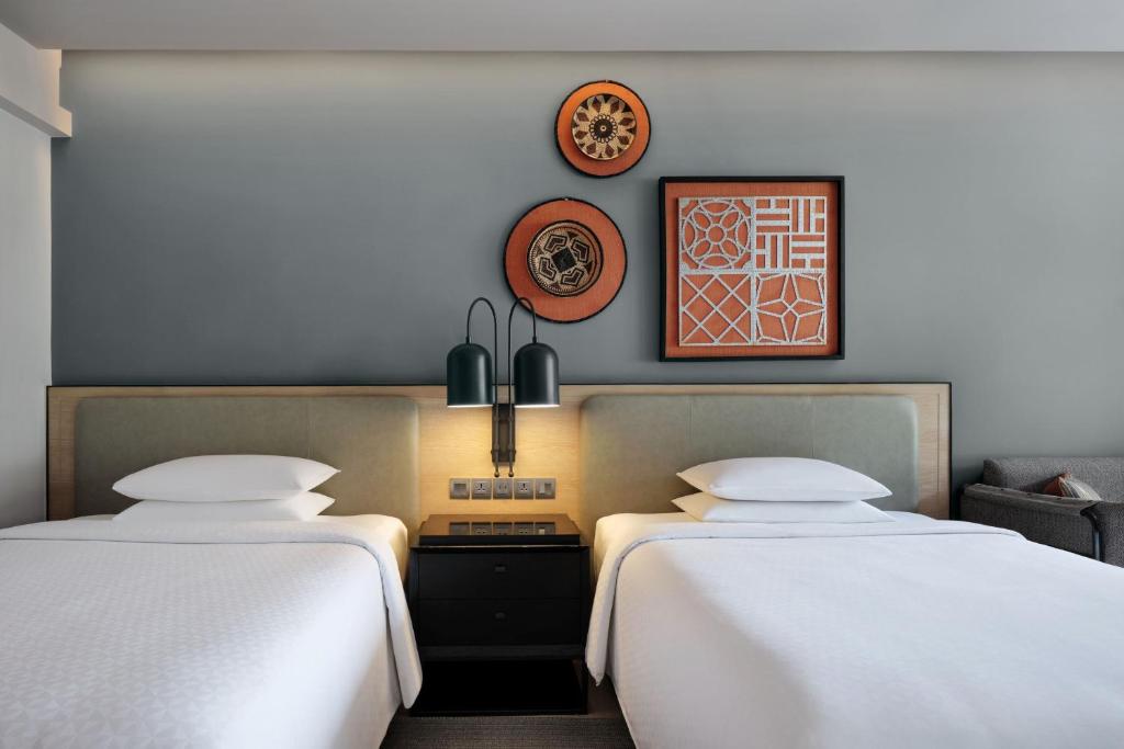 Four Points by Sheraton Phuket Patong Beach Resort - 8