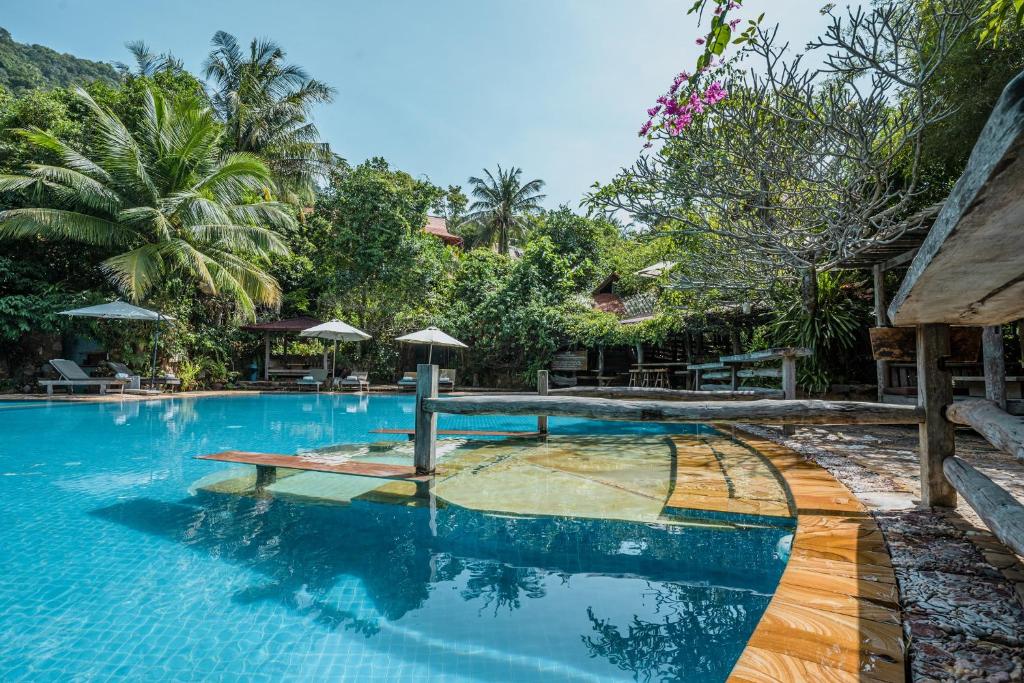 Bazén v ubytování Veranda Natural Resort nebo v jeho okolí