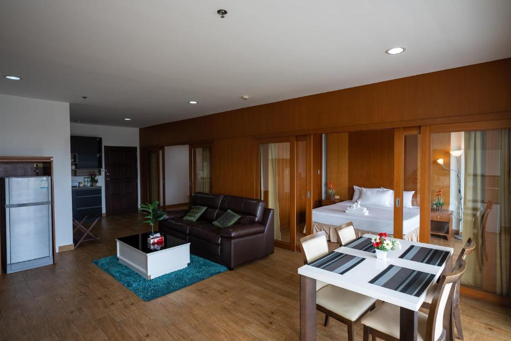 a living room and a bedroom with a bed and a table at Walking Street side View Talay 6 Pattaya in Pattaya Central