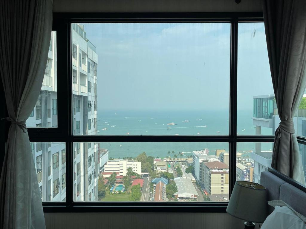 The Base Central Pattaya by Adam - Resim 42