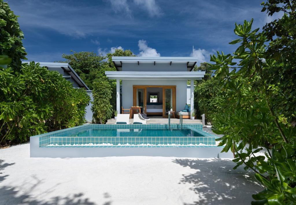 Bazén v ubytování Ifuru Island Maldives - 24-Hours Premium All Inclusive nebo v jeho okolí