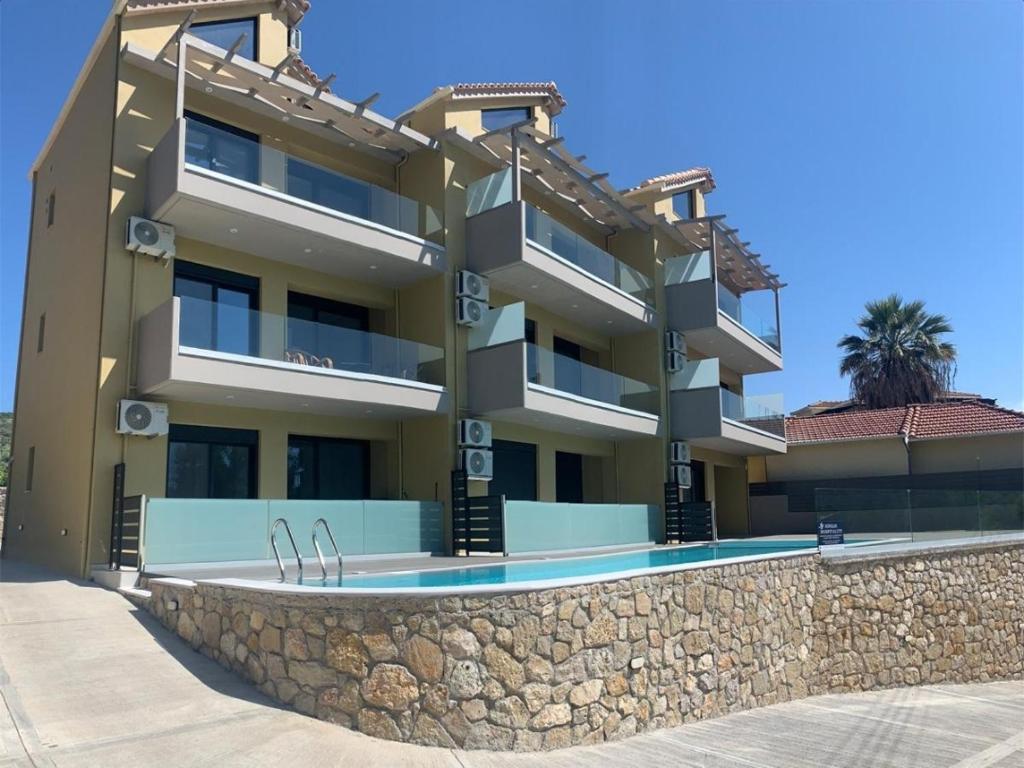 Bazén v ubytování EXOTIC LUXURY APARTMENT nebo v jeho okolí