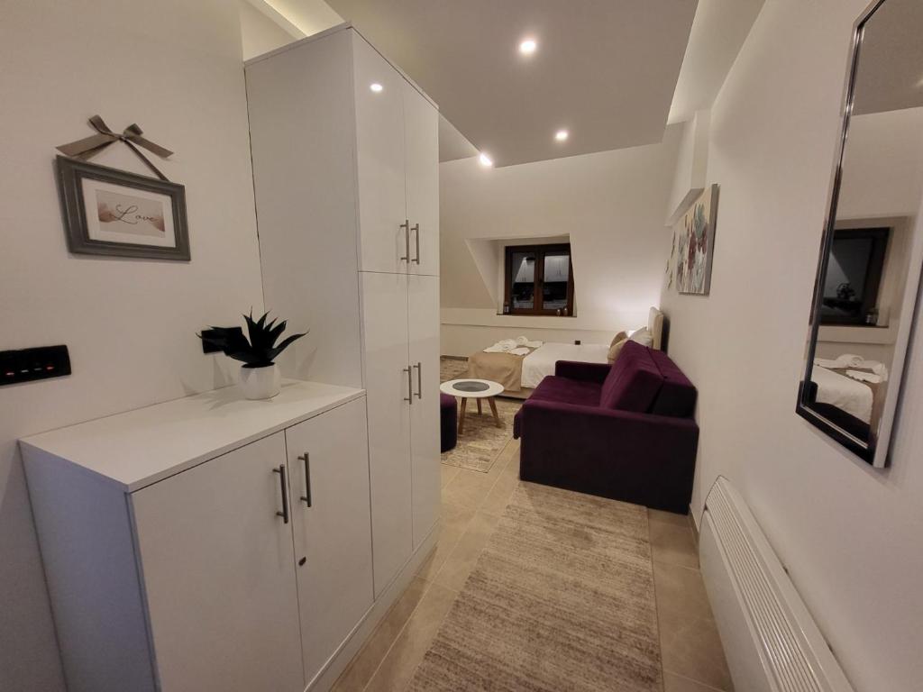 Posezení v ubytování Kloudscape Apartman Milmari Resort & Spa