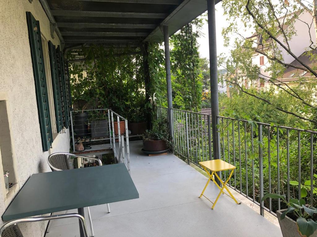 Balkón nebo terasa v ubytování B&B Winterthur