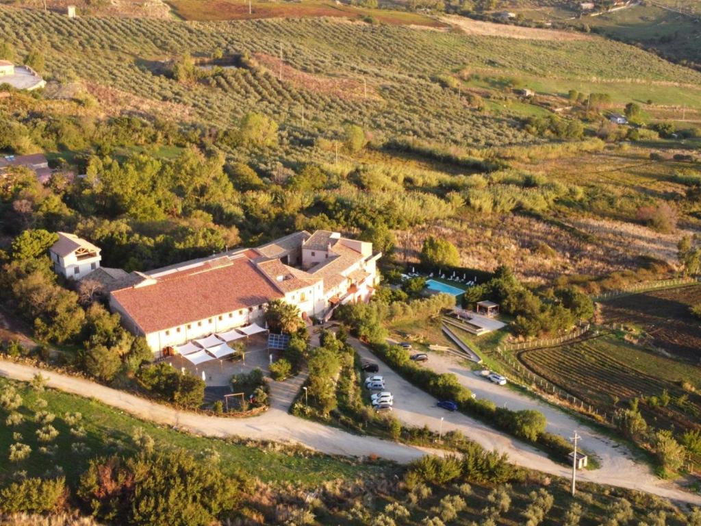 an aerial view of a house in a vineyard at Agriturismo Masseria La Chiusa in San Giuseppe Jato