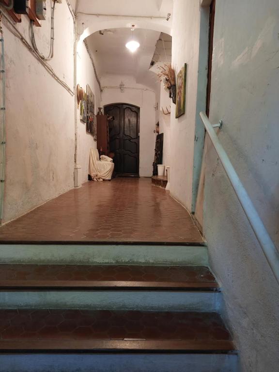 an empty hallway with stairs leading to a door at La Quiétude in Cotignac