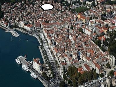 Nespecifikovaný výhled na destinaci Split nebo výhled na město při pohledu z penzionu
