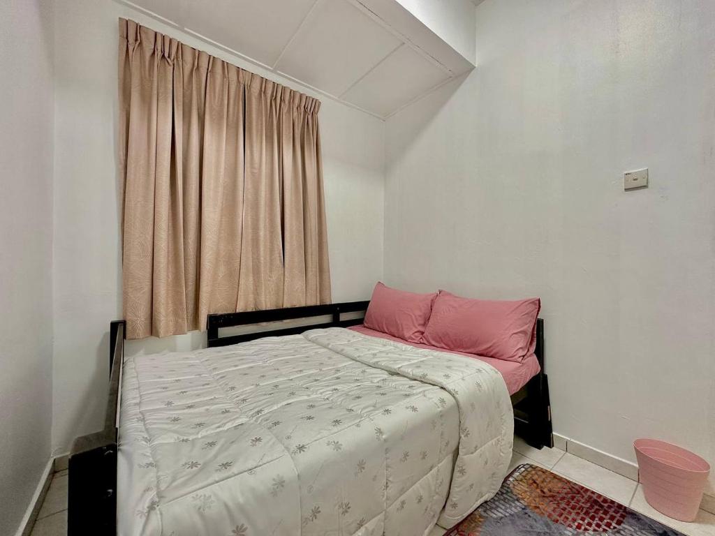 Postel nebo postele na pokoji v ubytování Mijanna Guesthouse - Johor Bahru