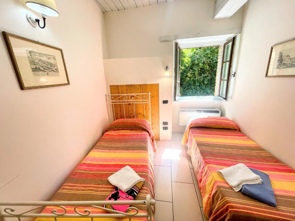 Fotografia z galérie ubytovania 3 guests Pool villa-Jacuzzi infinity pool in wondrous gardens that surround v destinácii Spoleto