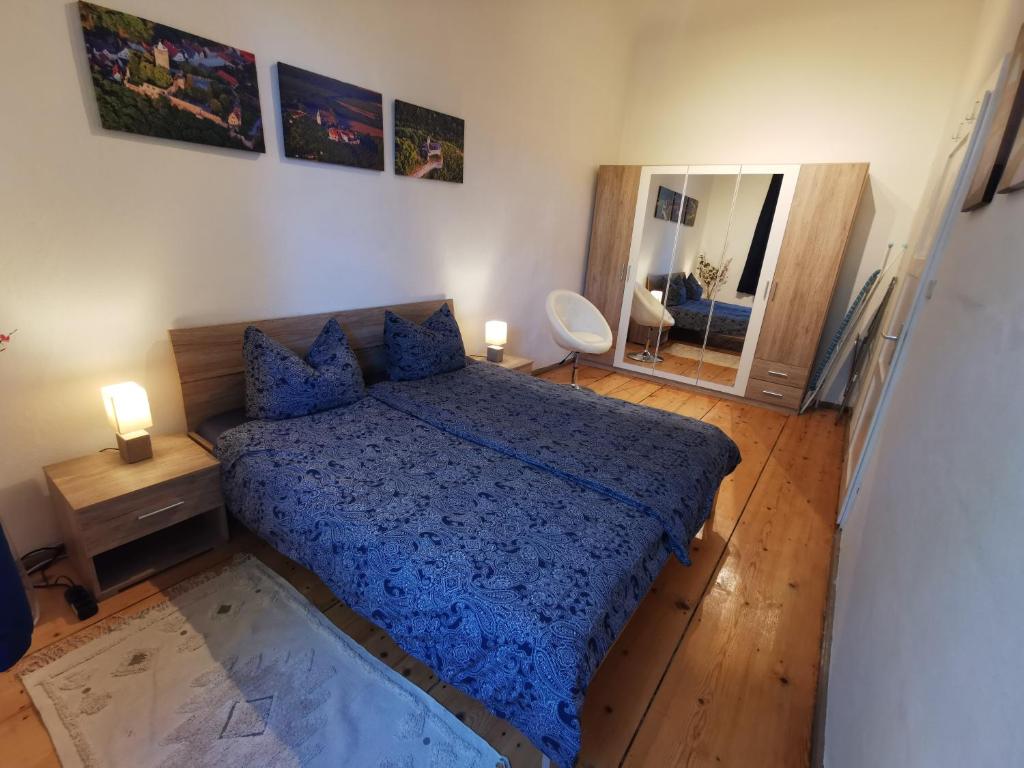 Säng eller sängar i ett rum på Ferienwohnung Auf dem Georgenberg