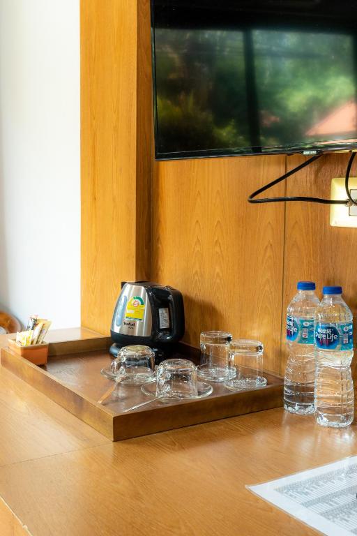 TV a/nebo společenská místnost v ubytování Chabana Resort Bang-tao Beach Phuket- SHA Extra Plus