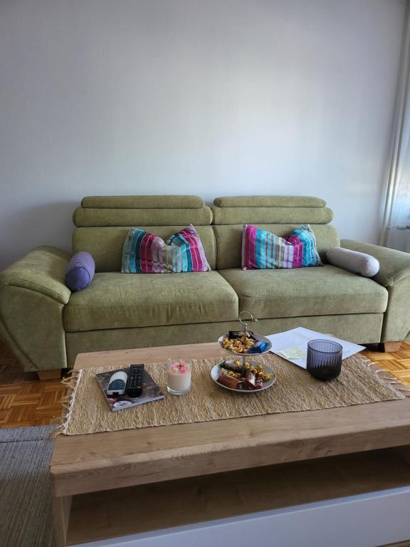 Dolly Apartment Airport - 1