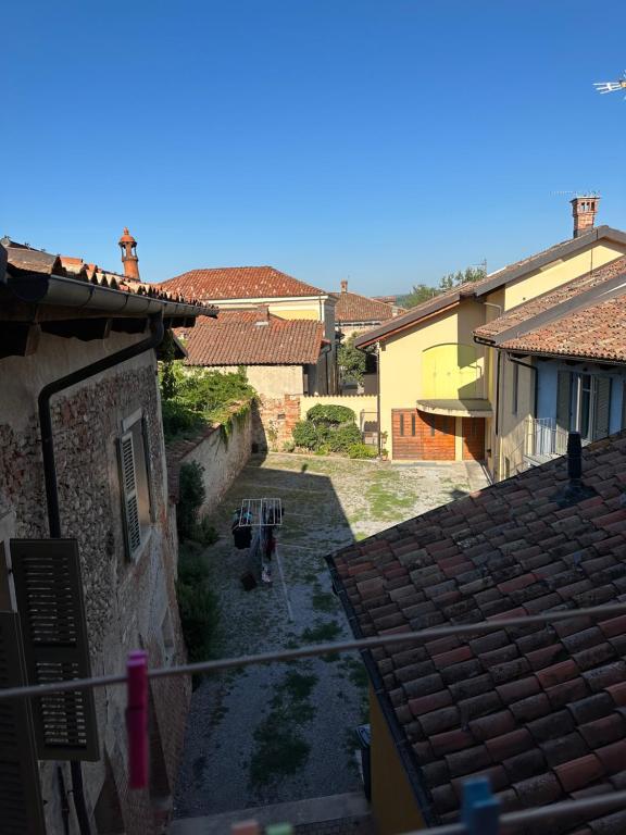 a view of an alley between two buildings at La tana di Piozzo in Piozzo