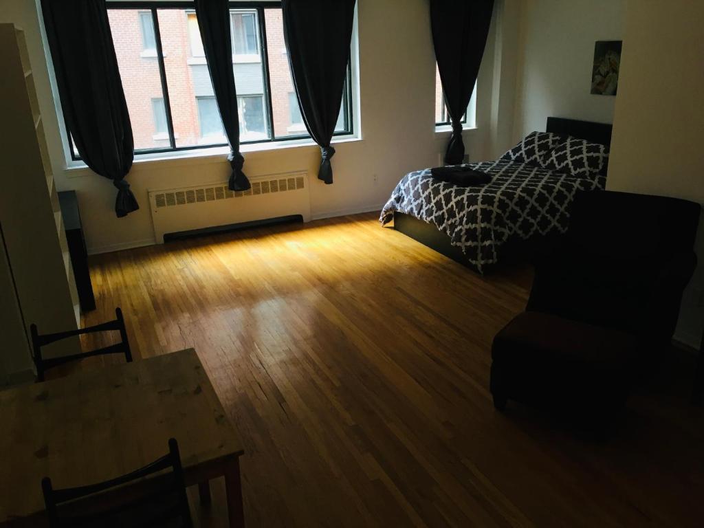 Stylish Montreal Apartment Comfortable Stay in the Golden Square Mile