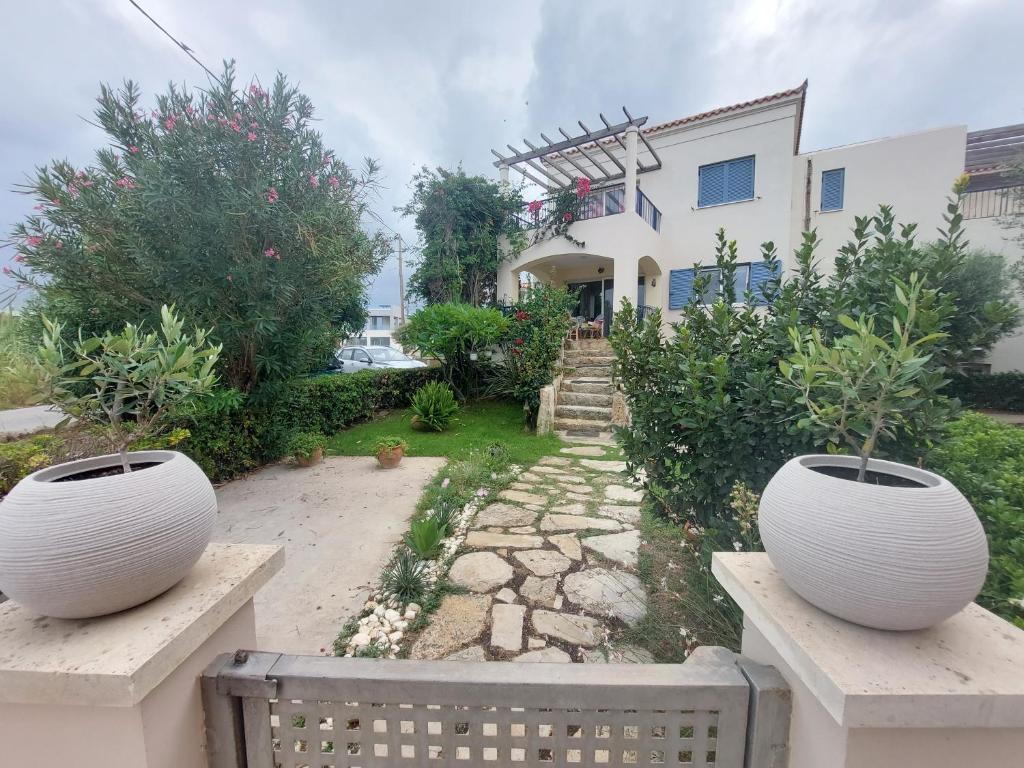 Beachfront Infinity Night Villa - Three-Bedroom House
