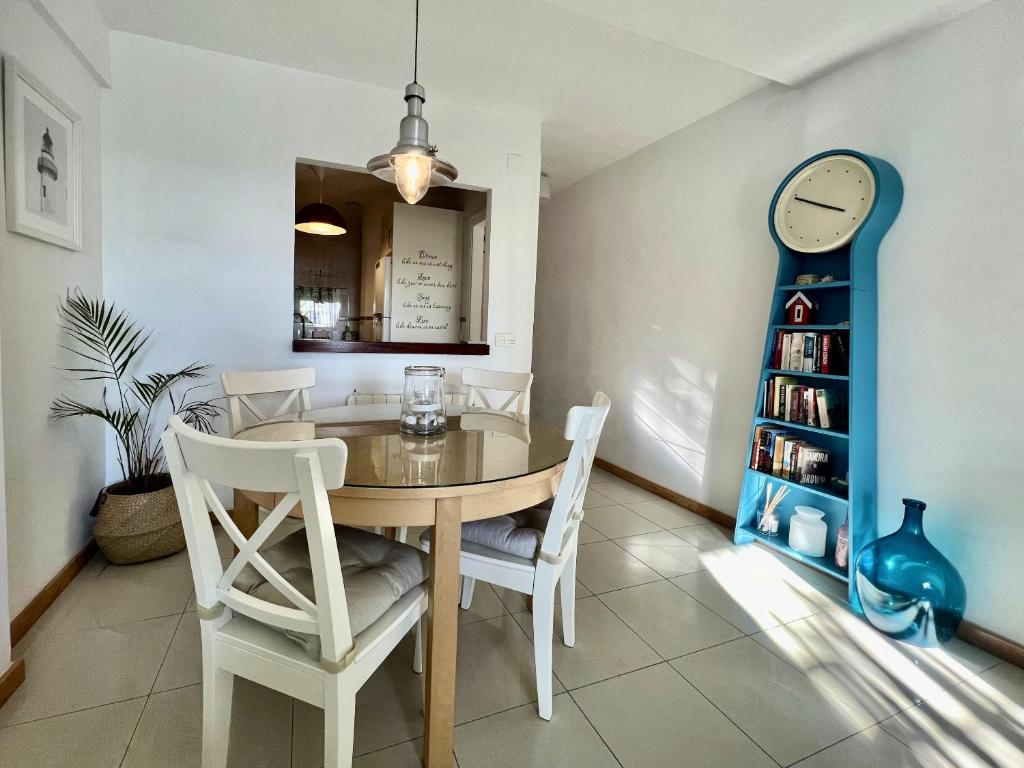 Posezení v ubytování Elegant apartment in Marbella, 80 m² with shared pool