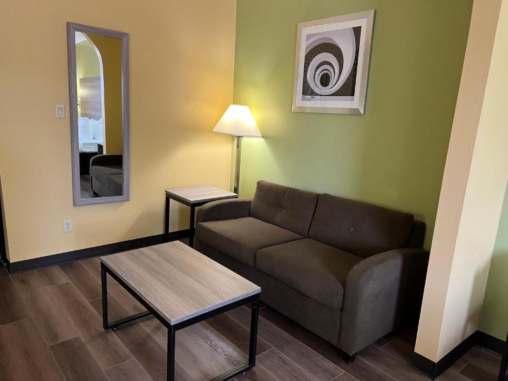 Quality Inn Bay City TX - King Room Met Bank - Niet Roken