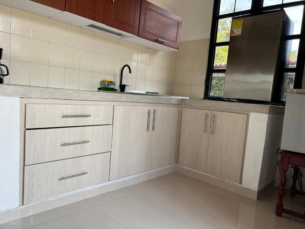Köök või kööginurk majutusasutuses Moderna cabaña en Viterbo con Aire AC y Piscina