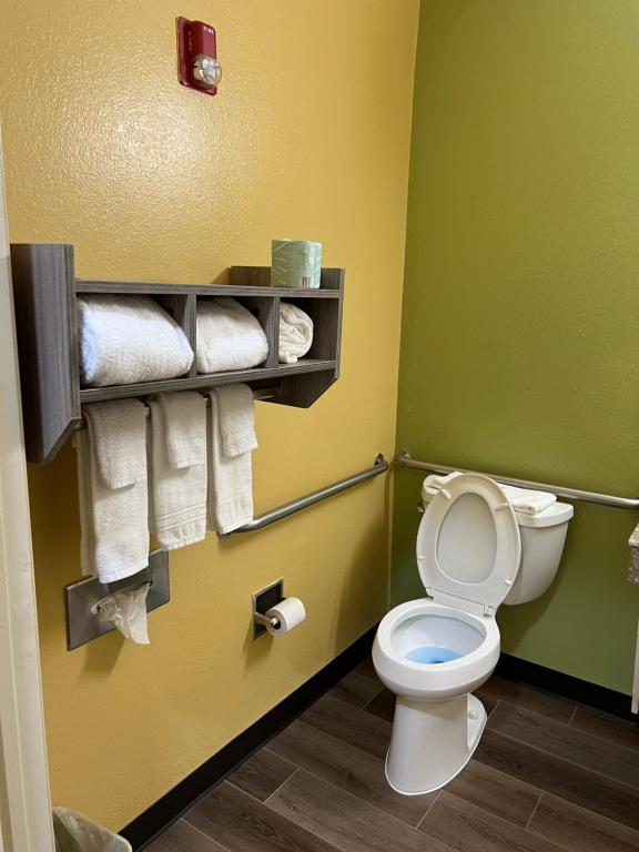 Quality Inn Bay City TX - Королевский люкс с диван