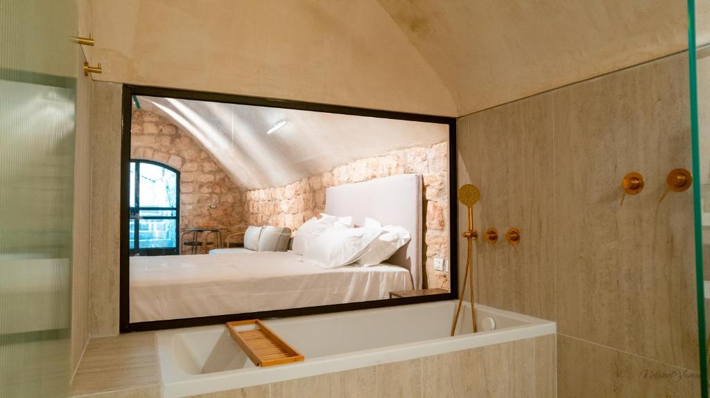 Postel nebo postele na pokoji v ubytování Hagafen Boutique Suites