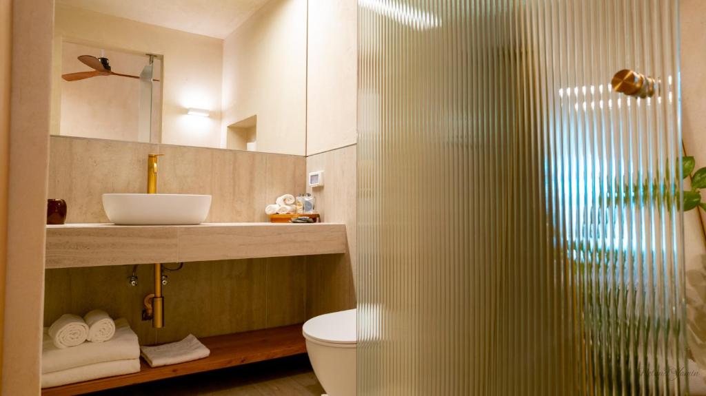 Koupelna v ubytování Hagafen Boutique Suites