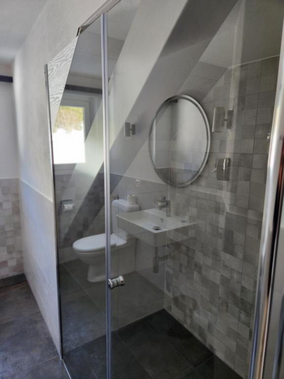 Koupelna v ubytování Hotel Bergsonne Rigi