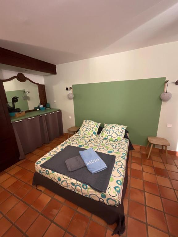 Postel nebo postele na pokoji v ubytování Ananas Premium - Séjour Détente T2 Vue Mer avec Balcon Privé à Tartane