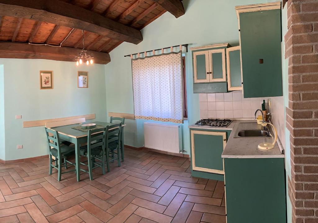 Kuchyň nebo kuchyňský kout v ubytování Borgo Di Fonni