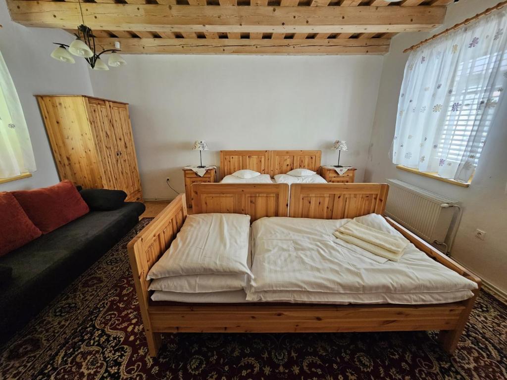 Postel nebo postele na pokoji v ubytování Penzion pod Krivanom