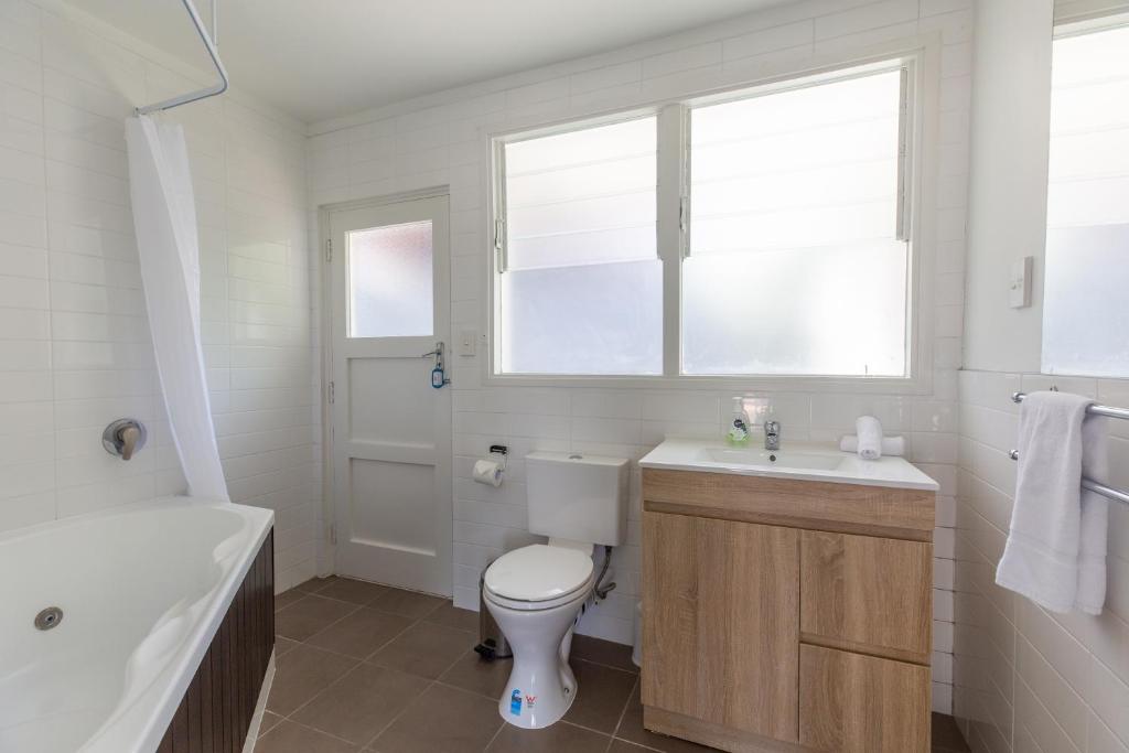 Lake Breeze Motel - Resim 17