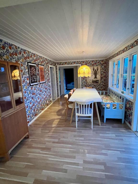 Fotografie z fotogalerie ubytování Idylliskt hus med sjöutsikt. v destinaci Östhammar
