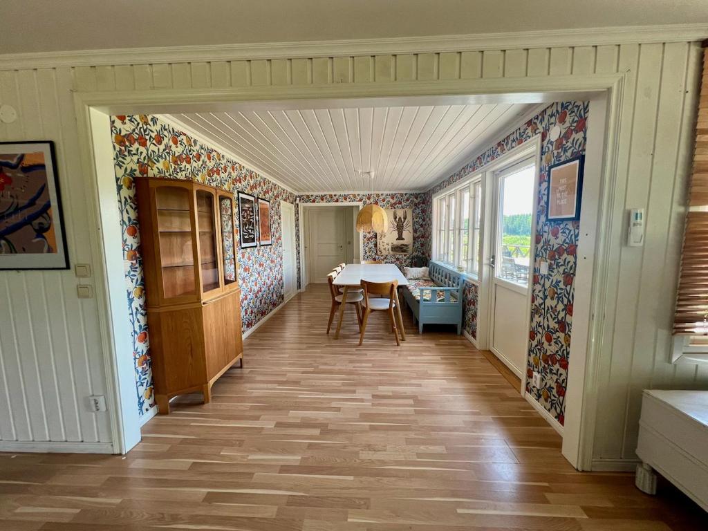 Fotografie z fotogalerie ubytování Idylliskt hus med sjöutsikt. v destinaci Östhammar
