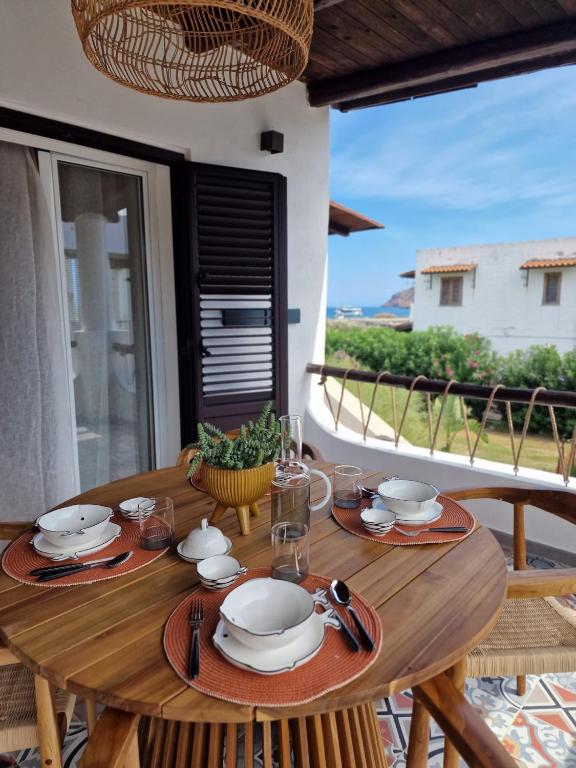 Balkón nebo terasa v ubytování Ossidiana Rossa Elegant Suite Vulcano