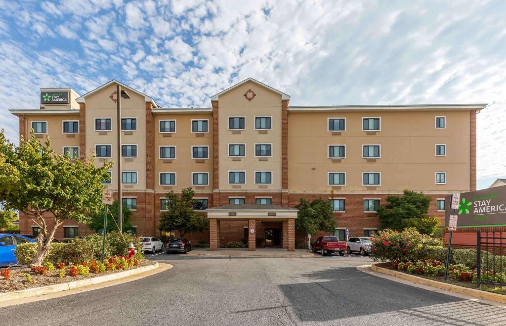 a large hotel with a parking lot in front of it at Extended Stay America Suites - Washington, DC - Springfield in Springfield