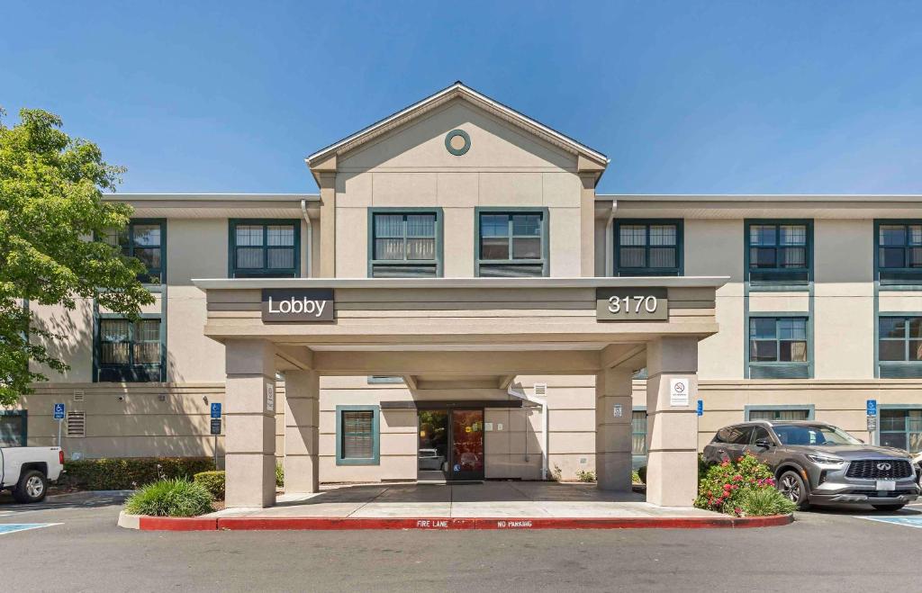 a large building with a sign that reads loyalty at Extended Stay America Suites - Richmond - Hilltop Mall in Richmond