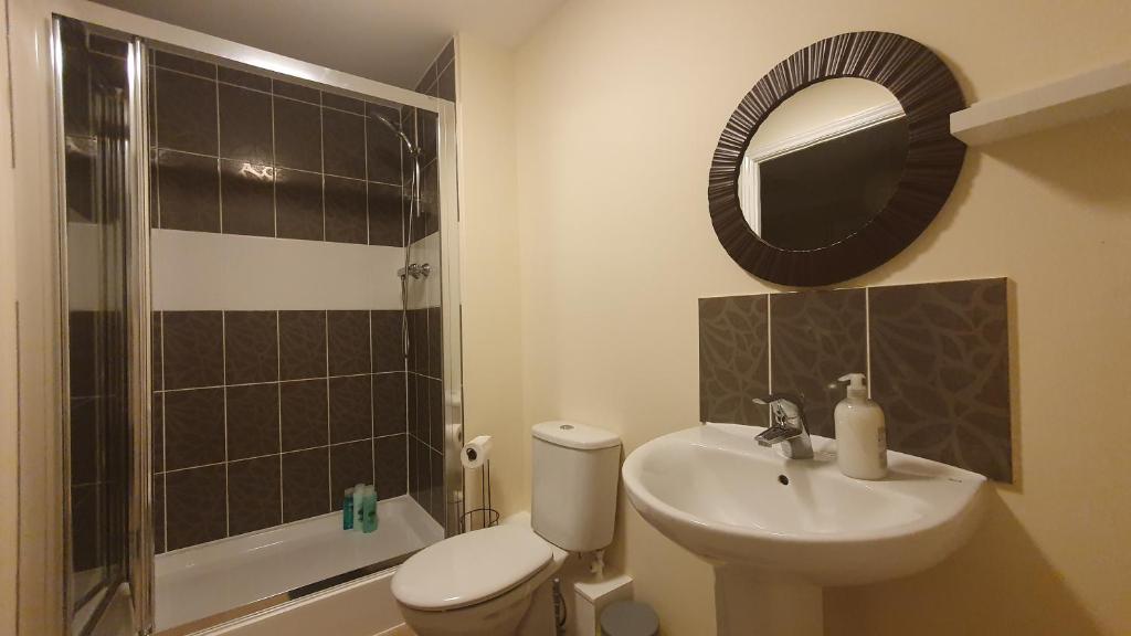Entire home in Cheswick Village - Three-Bedroom House