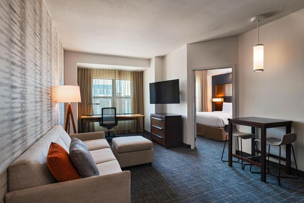 Postel nebo postele na pokoji v ubytování Residence Inn by Marriott Tempe Downtown/University