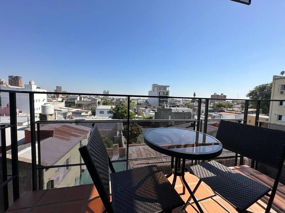 Μπαλκόνι ή βεράντα στο Departamento con cochera en Barrio Candioti